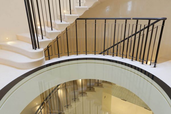 Elliptical-Cantilevered-Staircase-in-Massangis-Beige-Clair