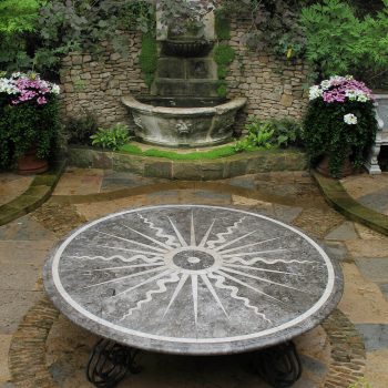 Outdoor-dining-table-in-contrasting-Italian-Limstones